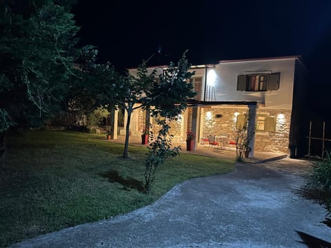 Property building, Facade/entrance, Garden