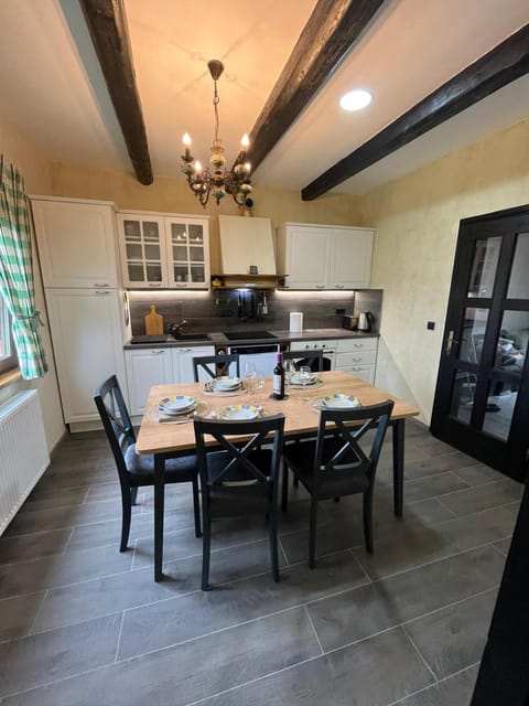 Kitchen or kitchenette, Dining area, stove