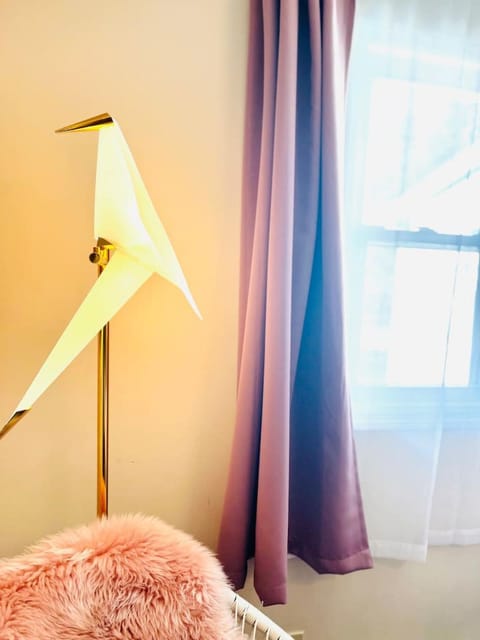 Lotus Family Suite w 2 Beds Kitchenette 4 Apartment in Highmount