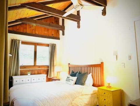 Catskill Cabin Duplex Apartment Cabin in Shandaken