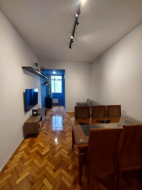 TV and multimedia, Seating area, Dining area