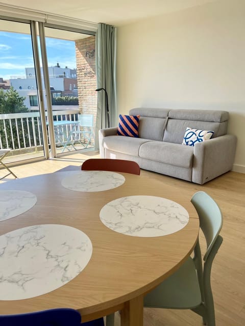 View (from property/room), Balcony/Terrace, Living room, Dining area