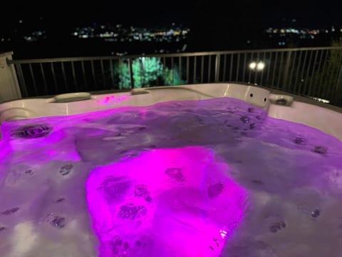 Night, Natural landscape, Hot Tub, Pool view, Swimming pool
