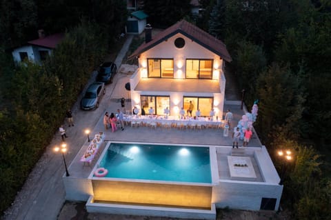 Property building, Night, People, Pool view, Swimming pool, group of guests, Family, Parking, sunbed, VIP