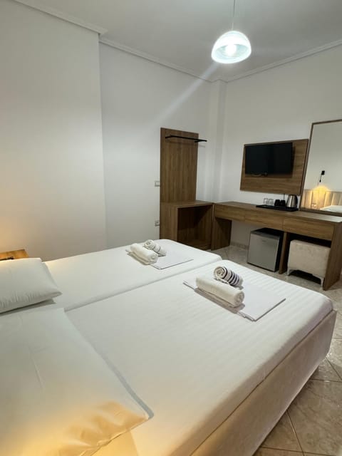 TV and multimedia, Photo of the whole room, Bedroom