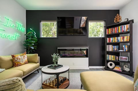 Library, TV and multimedia, Living room, Seating area, Evening entertainment