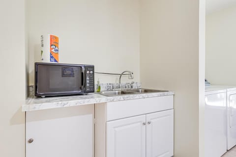 Walkable Mobile Apartment with Fenced-In Yard Apartment in Mobile