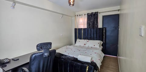 Bed, Seating area, Bedroom