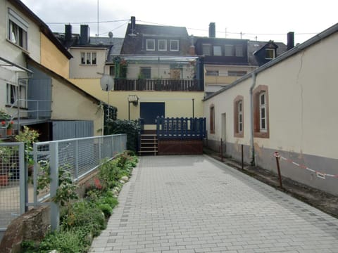 Balcony/Terrace, Street view