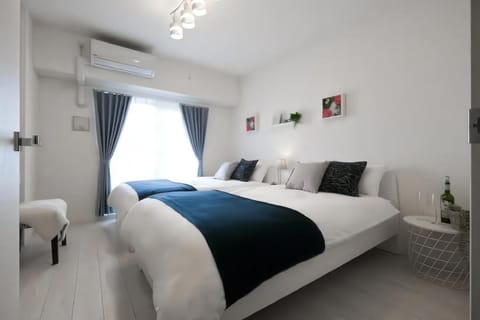 Bed, Photo of the whole room, Bedroom, air conditioner