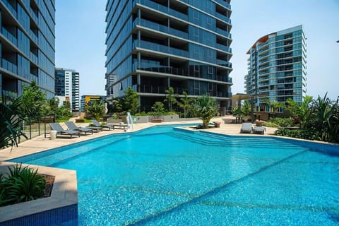 Property building, Day, Swimming pool