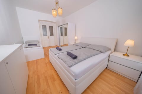 Bedroom, towels, wardrobe