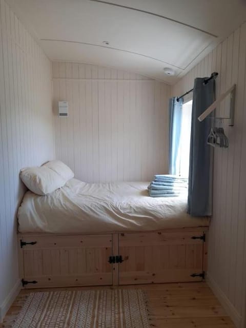 Dinky's Den Chalet in England