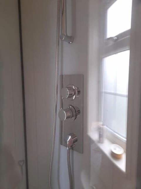 Dinky's Den Chalet in England