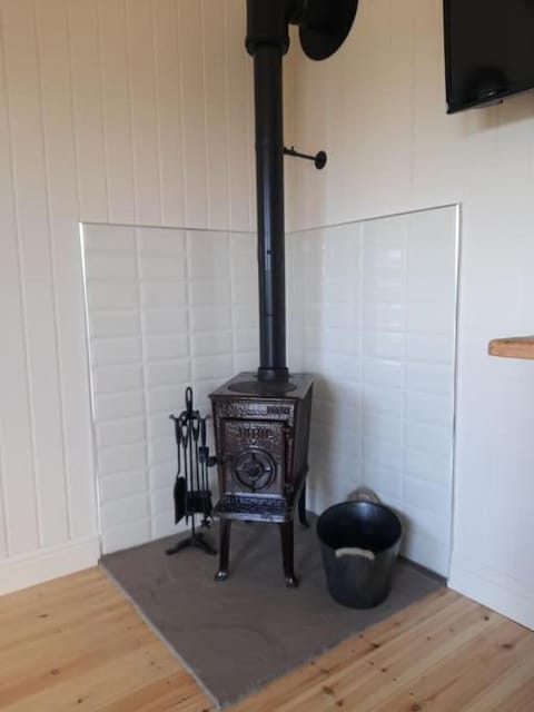 Dinky's Den Chalet in England