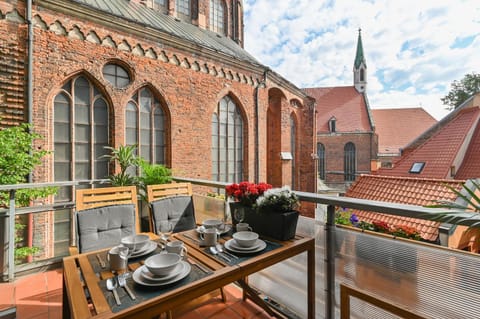 Property building, Patio, Day, View (from property/room), Balcony/Terrace, Dining area