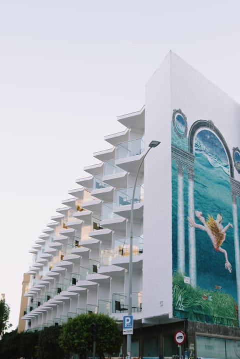 Property building, Day