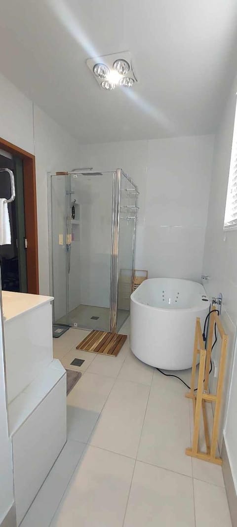 Hot Tub, Bathroom