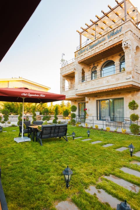 Property building, Restaurant/places to eat, Off site, Garden, Seating area