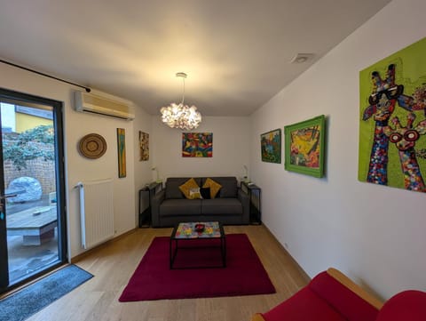 Bed, Living room, air conditioner