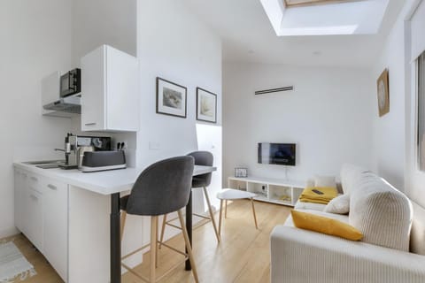 Kitchen or kitchenette, Living room, Dining area