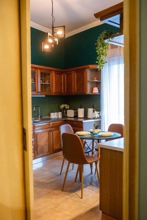 Kitchen or kitchenette, Dining area, stove