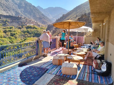 Seating area, Mountain view, group of guests