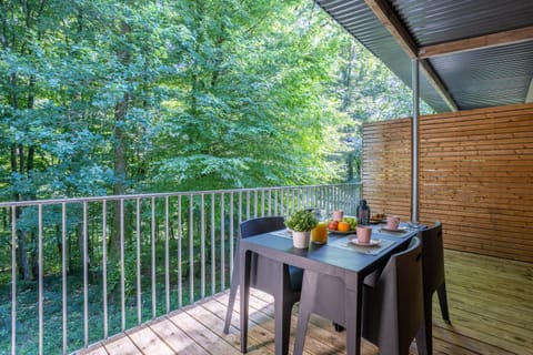 Patio, Dining area