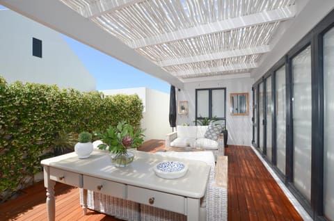 Property building, Seating area