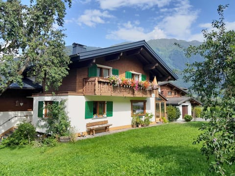 Property building, Natural landscape, Garden, Garden view, Mountain view