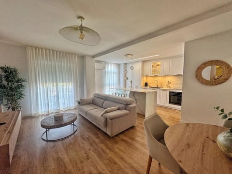 Kitchen or kitchenette, Living room, Seating area, Dining area, stove