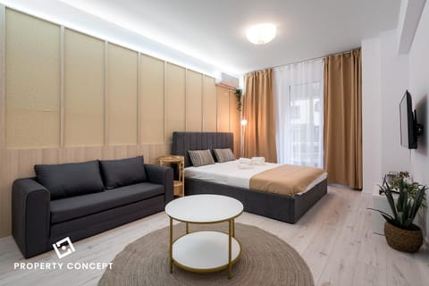 Bed, TV and multimedia, Living room, Photo of the whole room, Seating area, Bedroom