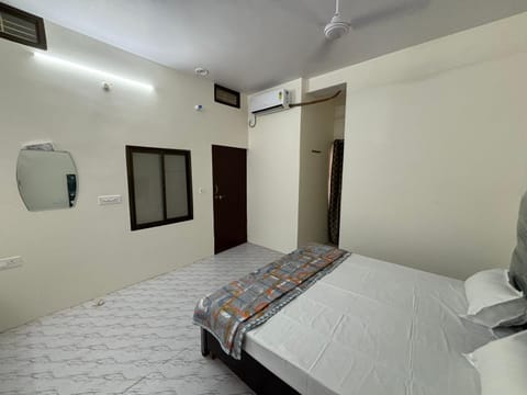 Bed, Photo of the whole room, Bedroom, wardrobe, air conditioner