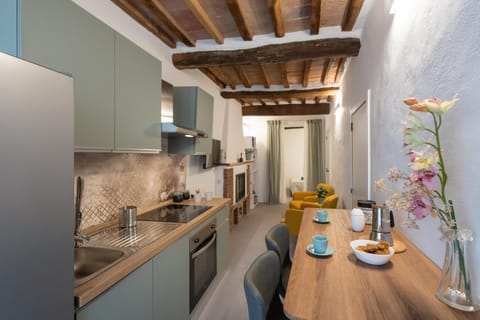Coffee/tea facilities, Kitchen or kitchenette, Dining area, pet friendly, stove