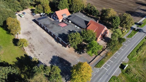 Property building, Day, Natural landscape, Bird's eye view, Street view, Location