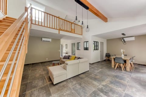 Living room, Seating area, Dining area, air conditioner