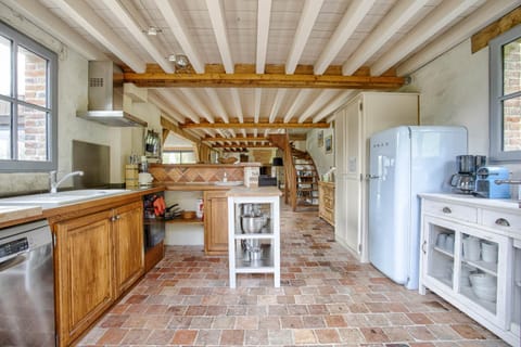 Kitchen or kitchenette, dishwasher, oven, stove