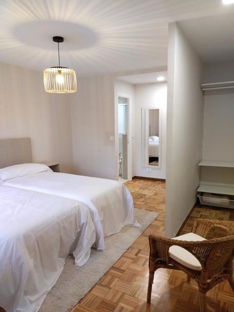 Bed, Photo of the whole room, Bedroom, wardrobe