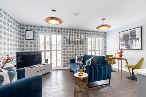 Elliot Oliver - Charming One Bedroom Apartment With Parking in The Docks Apartment in Gloucester