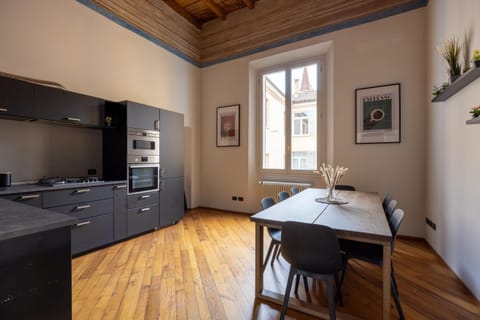 Dimora De' Poeti - 250 Square Meters Attic with Jacuzzi Apartment in Bologna