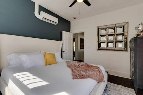 Historic Apt Near Music Row-Hillsboro Village Apartment in Nashville