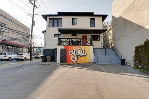 Historic Apt Near Music Row-Hillsboro Village Apartment in Nashville