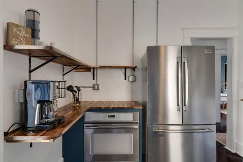 Historic Apt Near Music Row-Hillsboro Village Apartment in Nashville