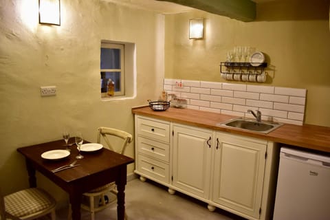 Dining area, kitchen