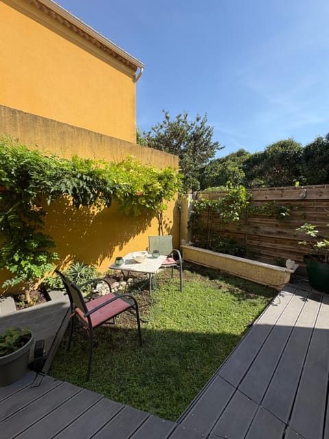 Patio, Day, Garden, Garden view
