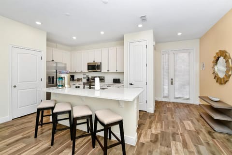 Kitchen or kitchenette, Seating area, oven, stove, toaster