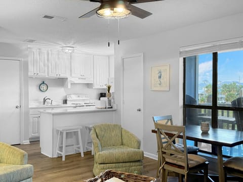 Seahorse 422 by ALBVR - You'll love this great condo that's just steps from the beach! House in West Beach