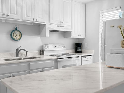 Seahorse 422 by ALBVR - You'll love this great condo that's just steps from the beach! House in West Beach