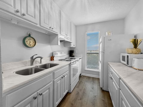 Seahorse 422 by ALBVR - You'll love this great condo that's just steps from the beach! House in West Beach