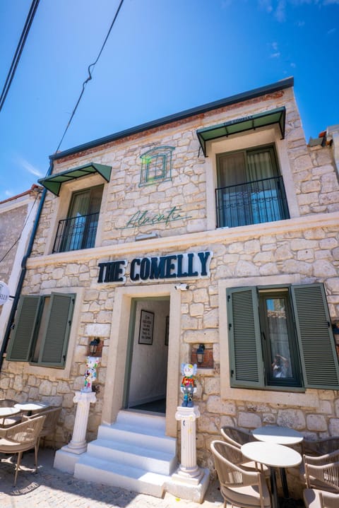Property building, Day